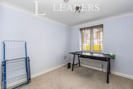 2 bedroom flat to rent - Photo 2