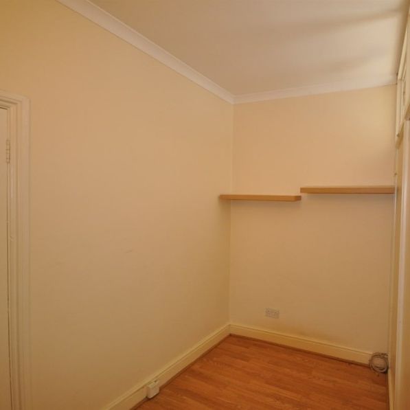One Bedroom House to rent in London - Photo 1