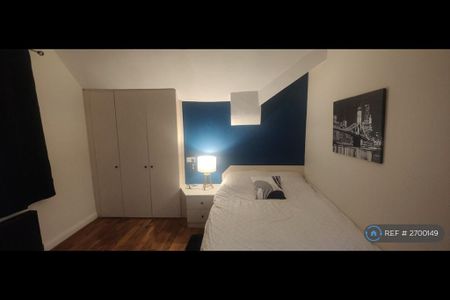 1 bedroom in a flat share to rent - Photo 5