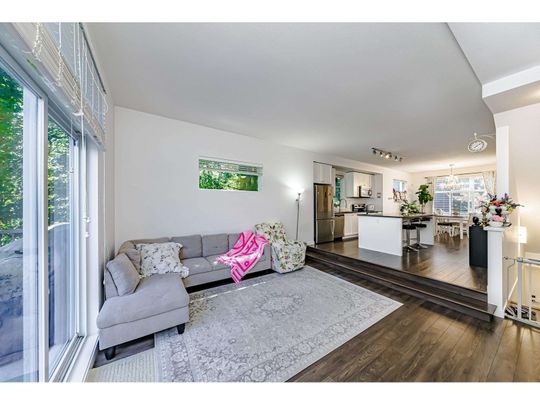 Beautifully Spacious Three Bedroom Plus Den Townhome in Desirable Guildford - Photo 1