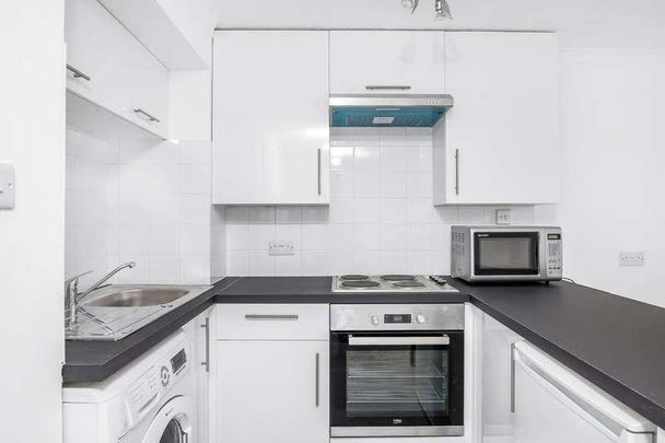 Bermondsey Square, SE1 - Photo 1