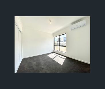 Modern and spacious townhouse. - Photo 5