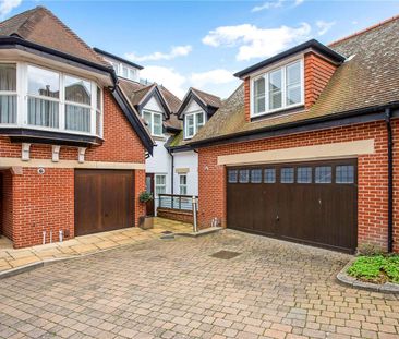 An opulent town house with stunning views of The River Hamble. - Photo 1