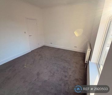 2 bedroom end of terrace house to rent - Photo 2