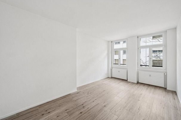 Stylish 3-room apartment on the 4th floor in a central location in Basel - Photo 1