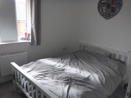 2 bed Terraced - To Let - Photo 2