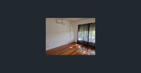 LARGE FAMILY HOME - Photo 4