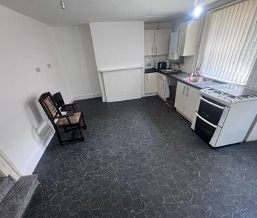 4 bedroom terraced house to rent - Photo 6
