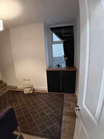 1 Bed Flat, Thornton Heath, CR7 - Photo 2