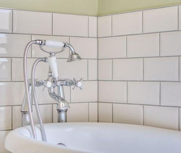 2 bedroom end of terrace house to rent - Photo 5