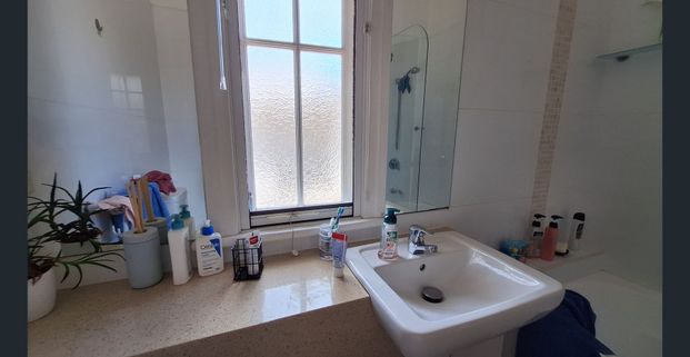 Lovely family house in perfect location - Photo 1