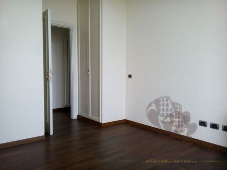 Большая четырехкомнатная квартира в Милане - Photo 4