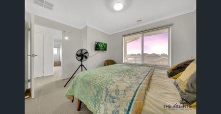 Stunning Family Home for Lease in Prestigious Saratoga Point, Point Cook! - Photo 5