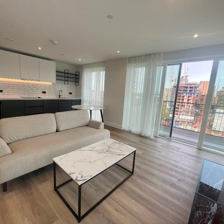 3 bedroom flat to rent - Photo 1