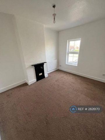 2 bedroom semi-detached house to rent - Photo 3