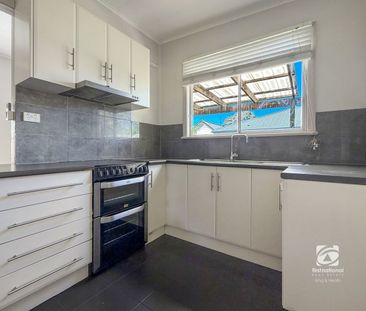 CHARACTER HOME IN BAIRNSDALE - Photo 6