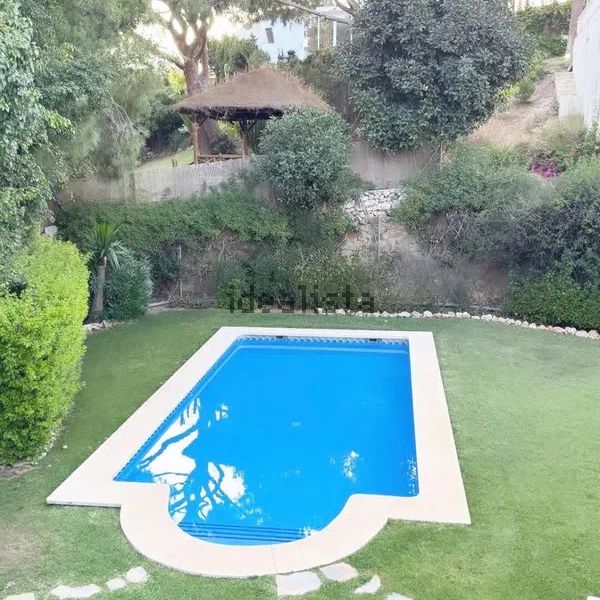 Alquiler de casa o chalet independiente en Elviria - Photo 1