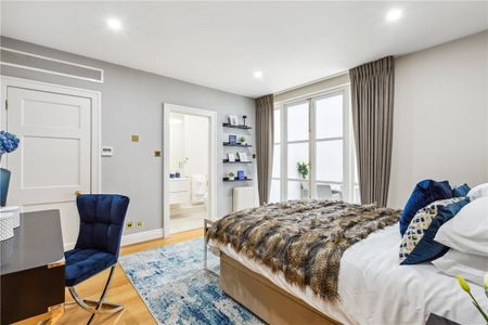 Grand two bedroom maisonette with Air Conditioning and private patio garden. - Photo 4