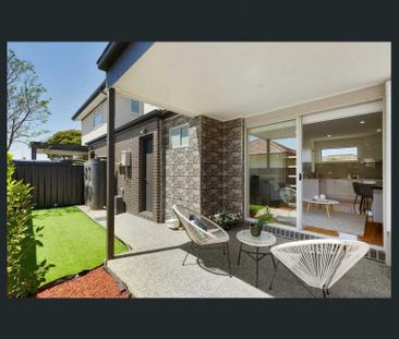 Modern Comfort & Convenience in Prime Fawkner Location - Photo 1