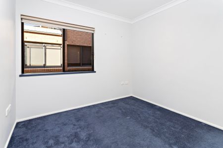 Stunning 4-Bedroom House in Prime Kiama Location - Photo 2