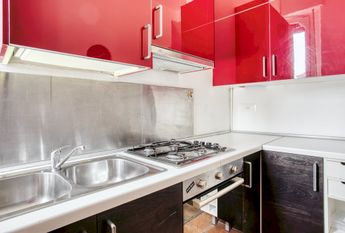 Large single room with balcony in Milan