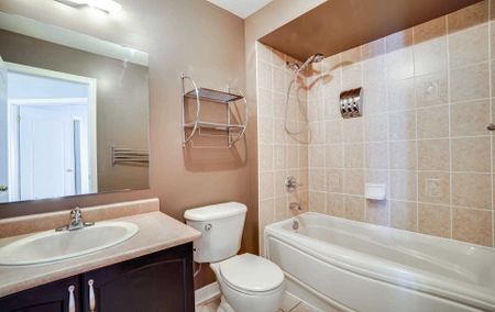 For Lease - 8 Townwood Drive Unit# 30, Richmond Hill, Ontario - Photo 3