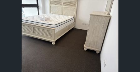 Fully Furnished High Rise Apartment Overlooking Surfers Beach - Photo 2