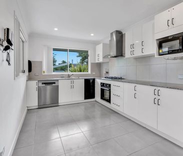 Spacious Waterfront Living with Flexible Floorplan - Photo 4