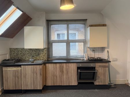 Room in a Shared House, Tennyson Road, LU1 - Photo 2