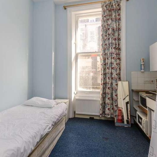 Castletown Road, Barons Court, W14 - Photo 2