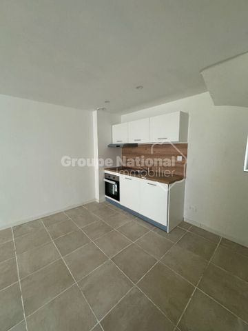 LOCATION d'un appartement de 3 pièces (45 m²) à SAINT CHAMAS, - Photo 3