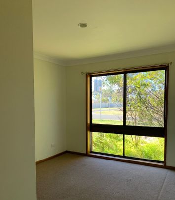 3 Bedroom - 2 Bathroom - Location close to cafes, shops - Photo 1