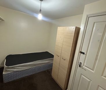 Room in a Shared House, Fairy Lane, M8 - Photo 3