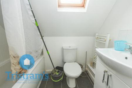 6 bed Detached House for Rent - Photo 3