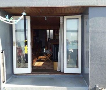 2 Bed House Boat, Waterfront, BN2 - Photo 3