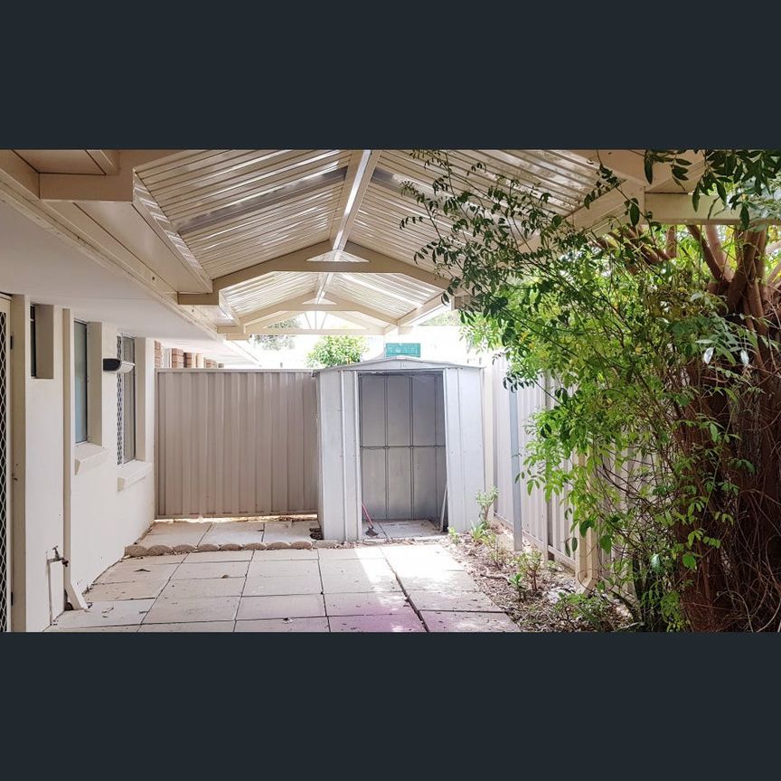 Perfectly positioned in a central and highly sought-after area of Mandurah! - Photo 1