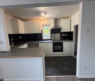 2 bedroom semi-detached house to rent - Photo 3