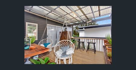 Family Home Backing Mona Vale Golf Course - Photo 2