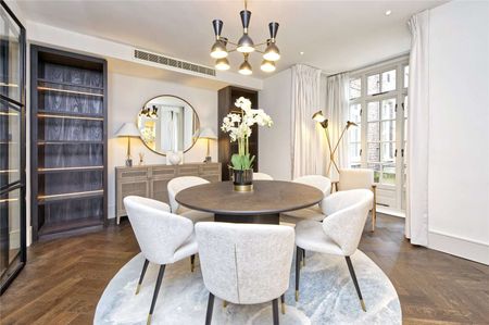 A beautifully presented two bedroom property in Eresby House with access to communal gardens. - Photo 5