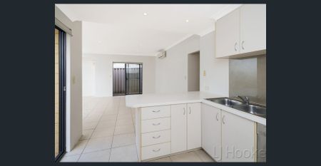 Large Family Home In Fantasic Location - Photo 4