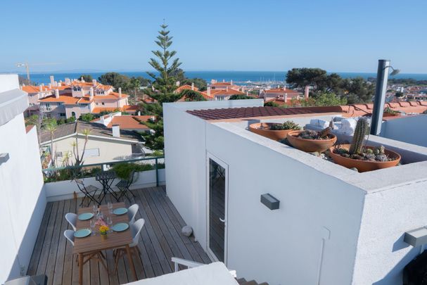 Deslumbrante penthouse com vista para o mar e amplo terraço, no centro de Cascais. - Photo 1