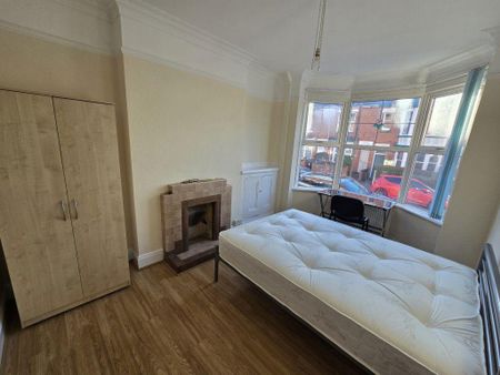 4 bedroom terraced house to rent - Photo 5