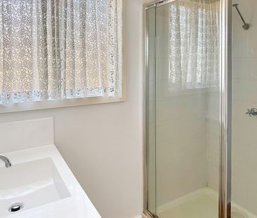 Charming Home - Photo 6