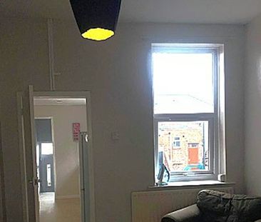 Flat to rent on - Photo 1