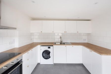 3 Bed Flat - Photo 4