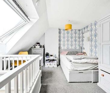 Veryan, Goldsworth, GU21 - Photo 4