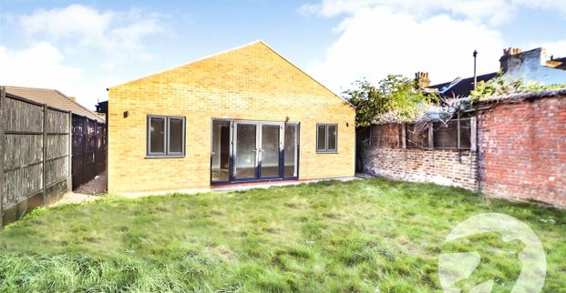 2 bedroom bungalow to rent - Photo 1