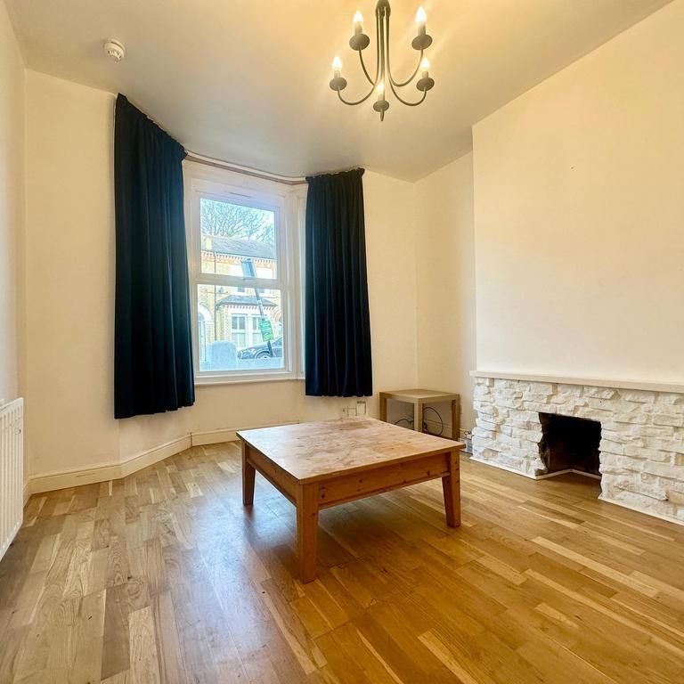 4 bedroom property to rent - Photo 1