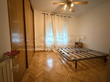 Piso de alquiler en General, Casco Histórico de Barajas - Photo 2