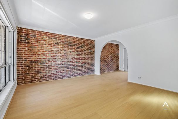 Modern and fully renovated 3-Bedroom Townhouse - Photo 1